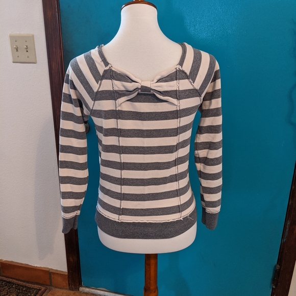 Striped sweatshirt with bow in the back - Picture 2 of 7